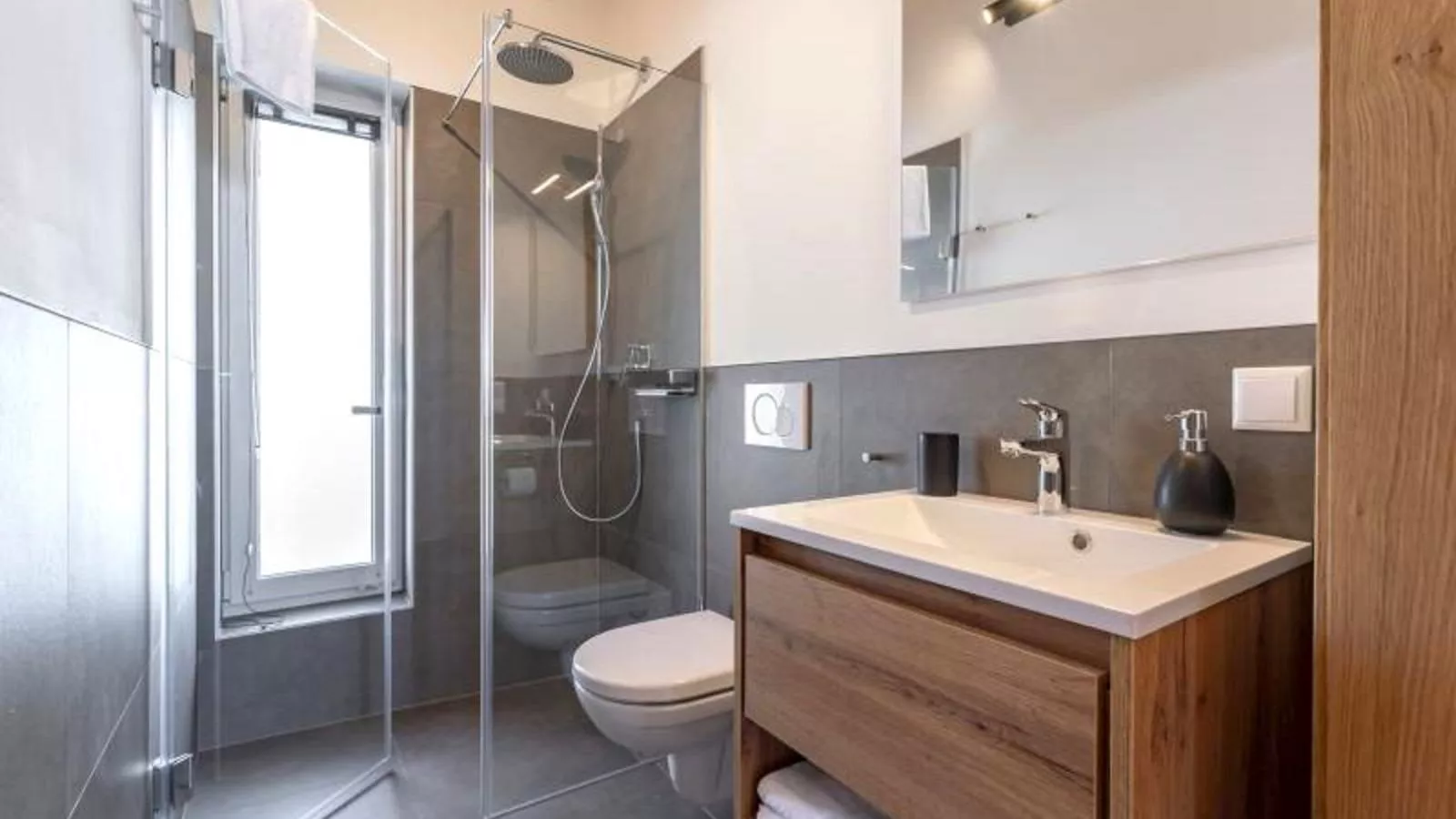 Grebenzen Lodge Edelweiss-Bathroom