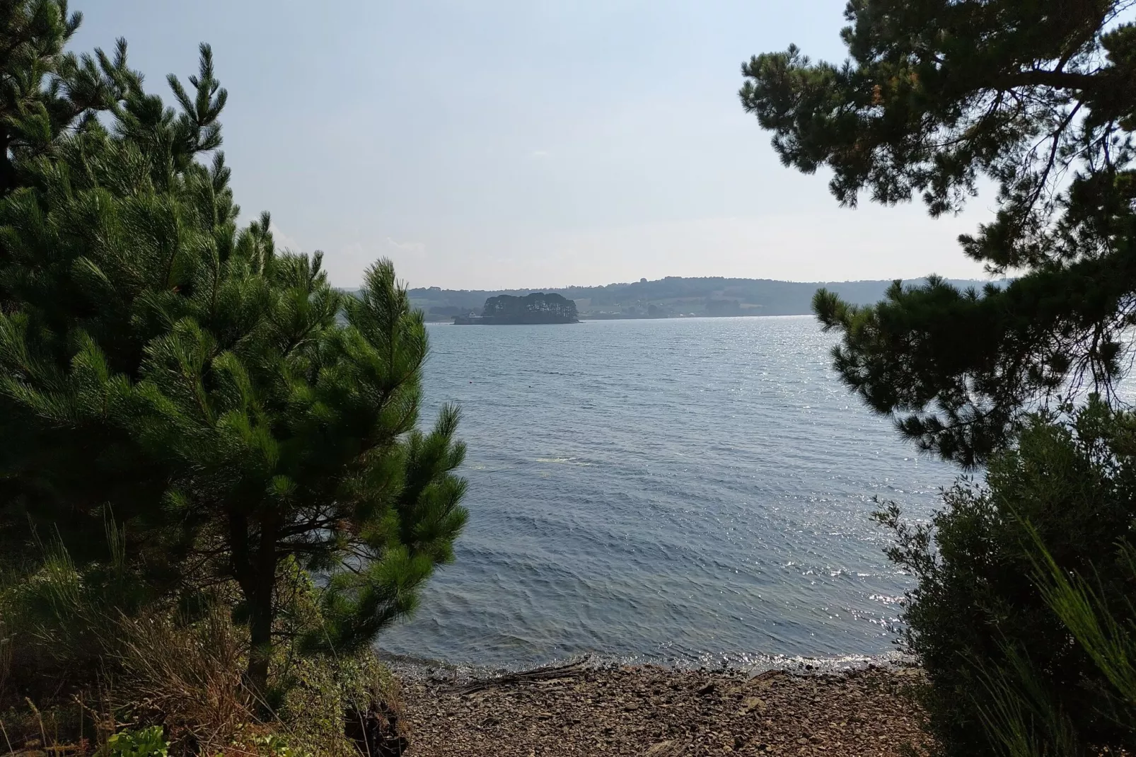 Ferienhaus vom Meer umgeben Hanvec-View summer