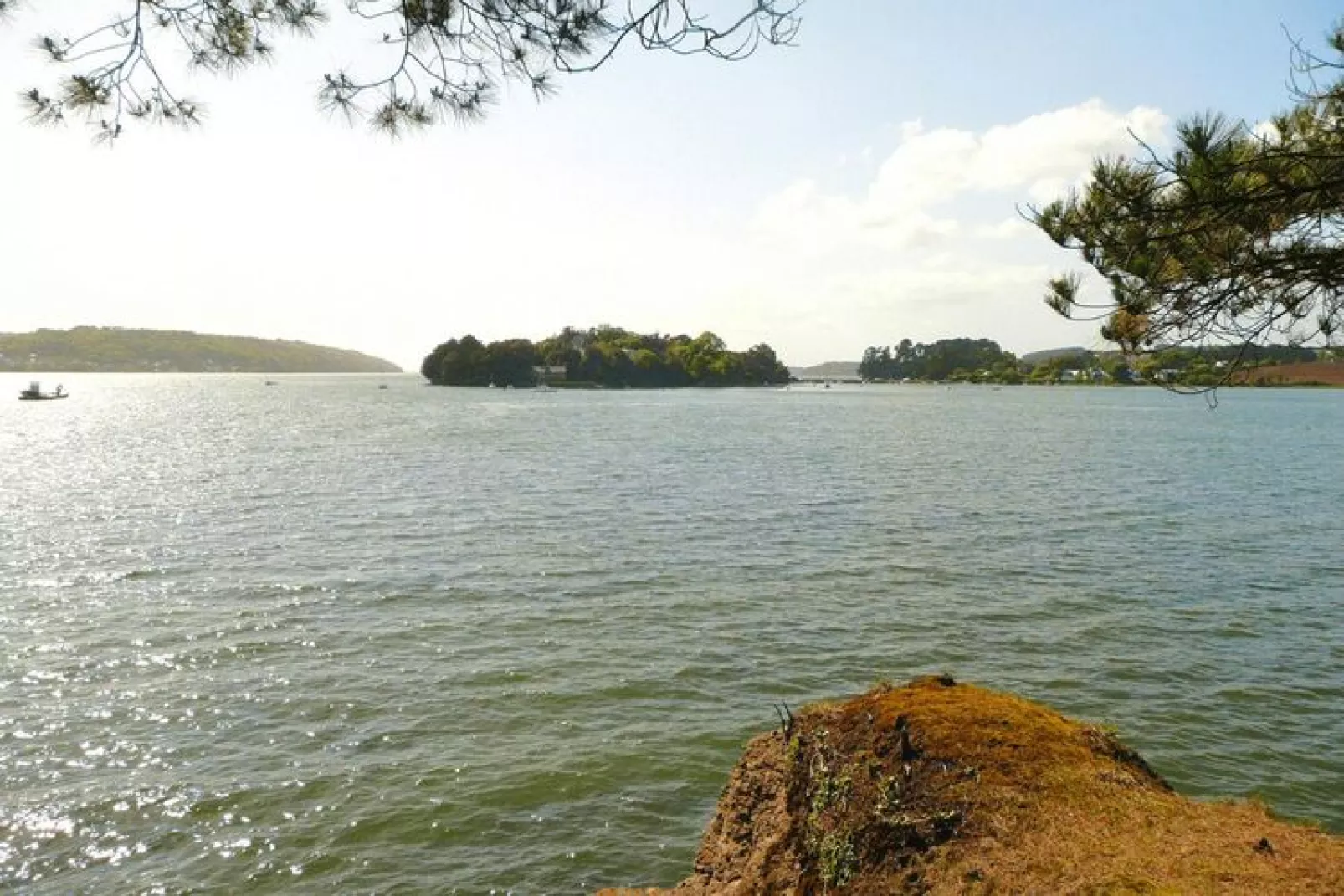 Ferienhaus vom Meer umgeben Hanvec-View summer