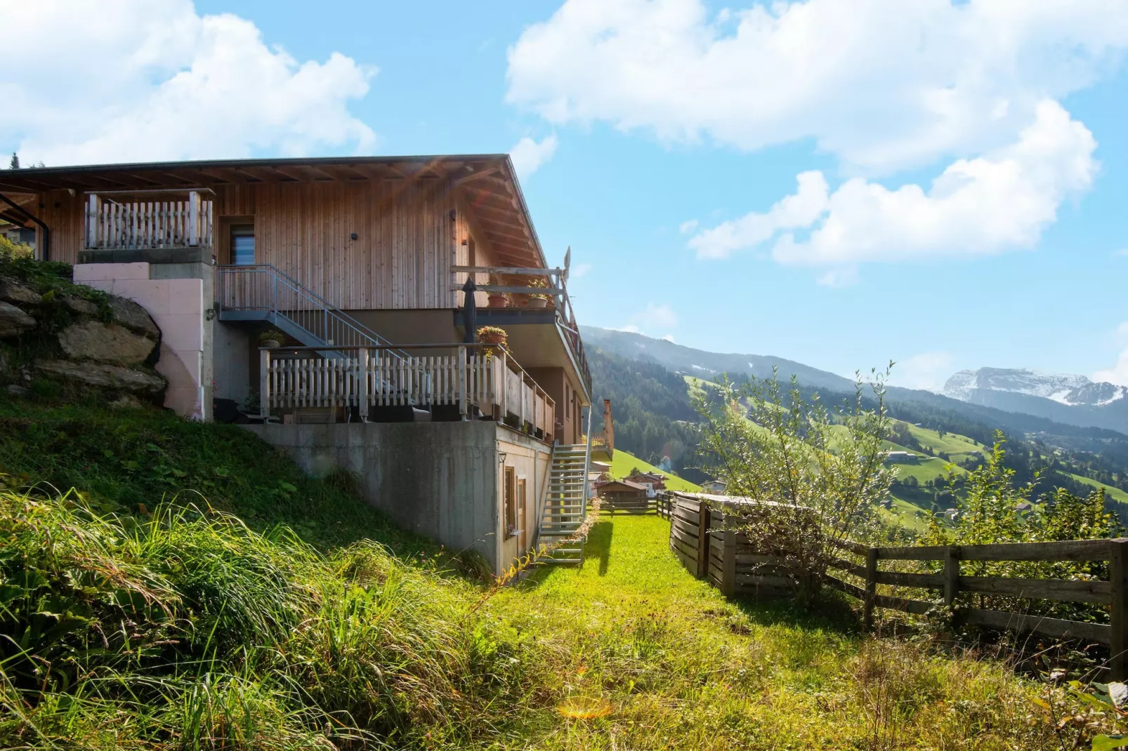 Alpblick Apart-Exterior summer