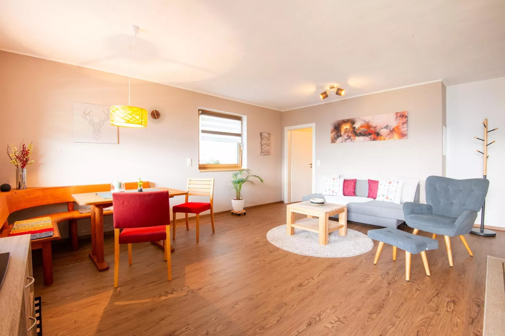 Alpblick Apart-Living room