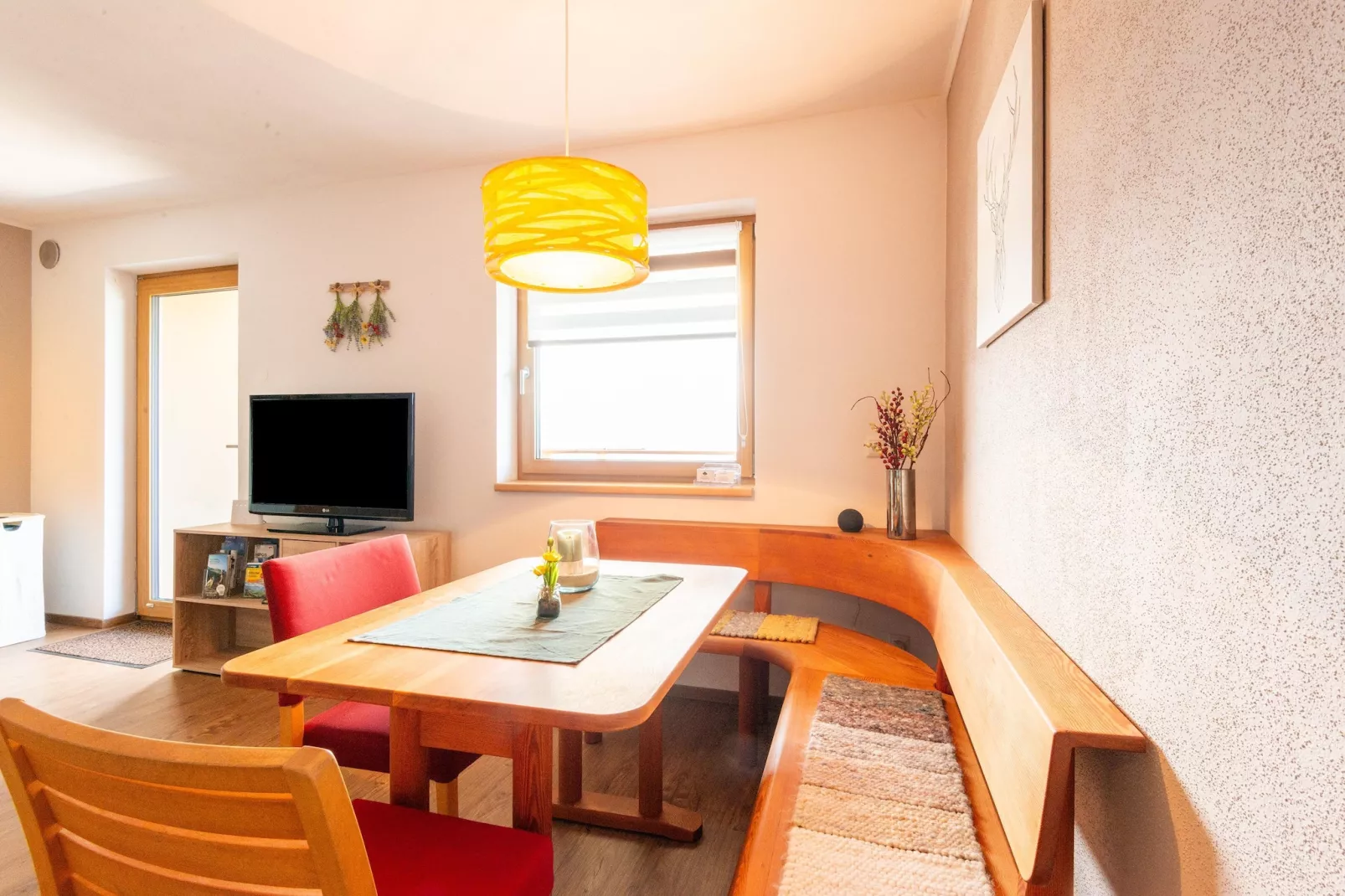 Alpblick Apart-Dining room