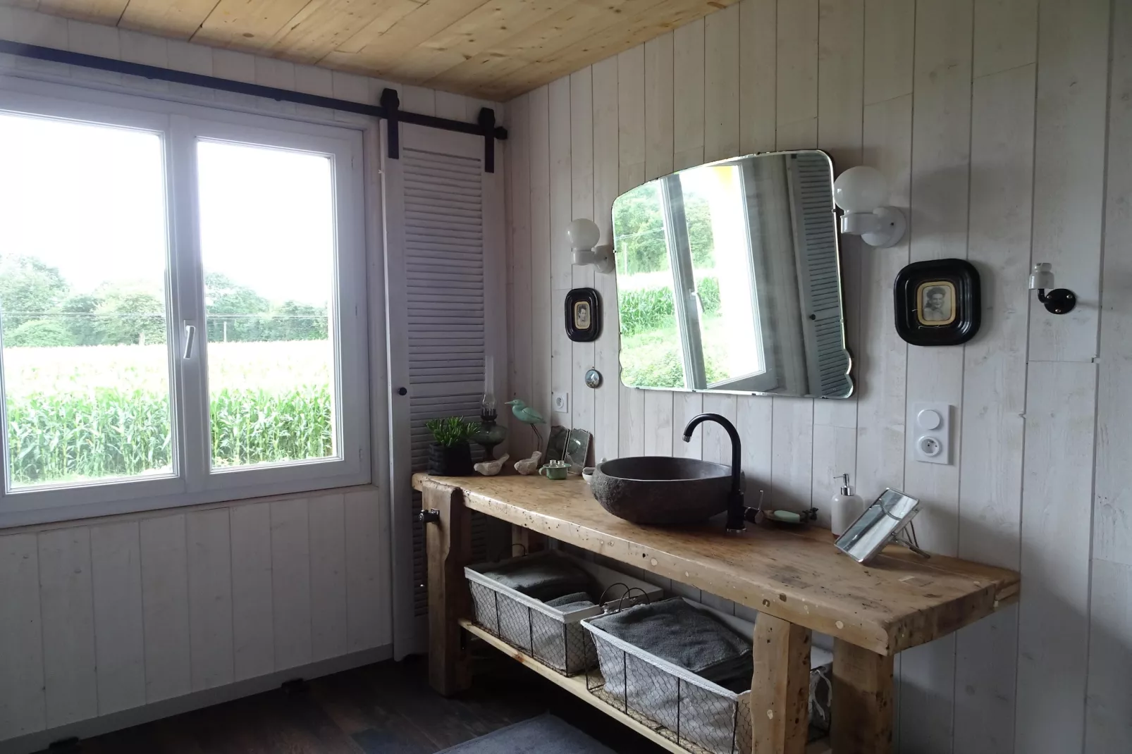Holiday home in Canville la Rocque-Bathroom