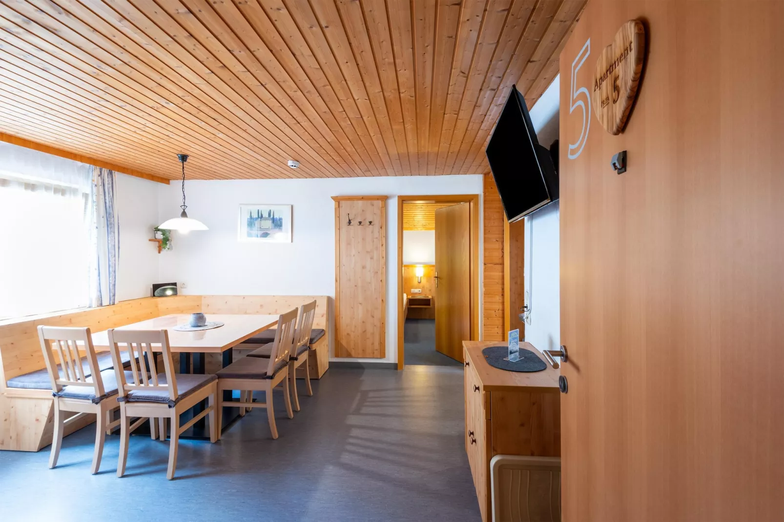 Apartment 4-6/2-Esszimmer