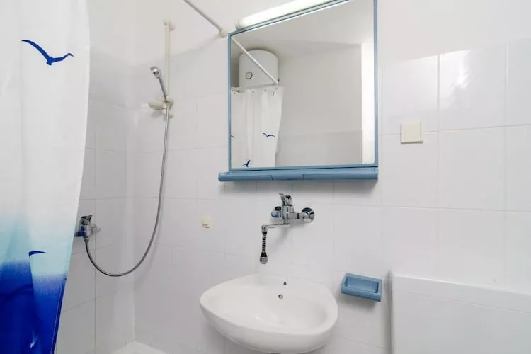Apartments Bezek - Studio Apartment with Sea View-Bathroom