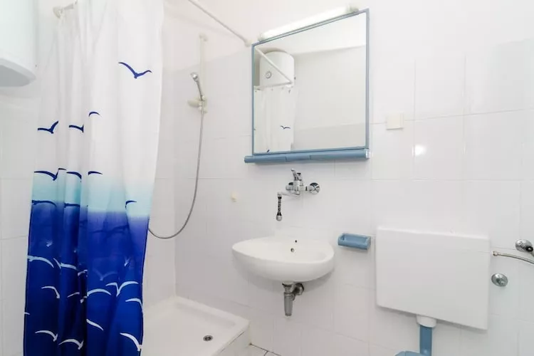 Apartments Bezek - Studio Apartment with Sea View-Bathroom