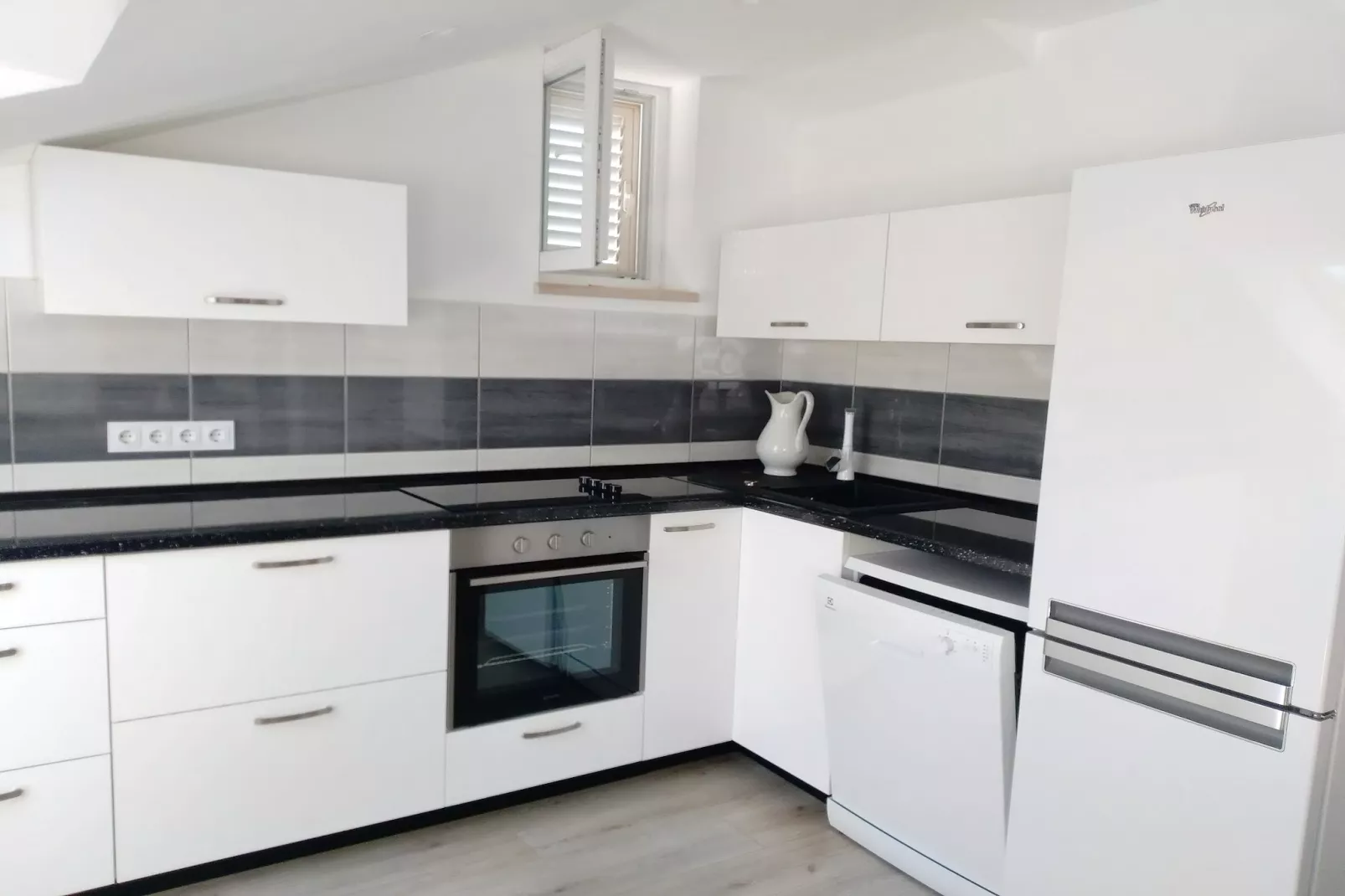 Apartments Bezek-Standard Two Bedroom Apartment with Terrace - potkrovlje-Cuisine