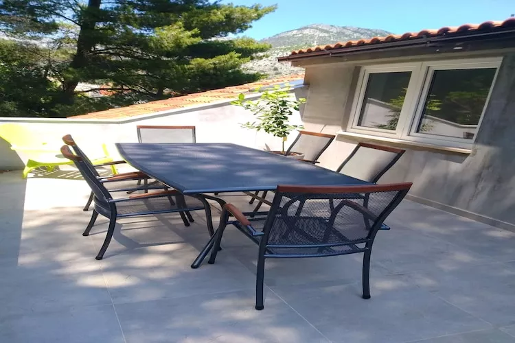 Apartments Bezek-Standard Two Bedroom Apartment with Terrace - potkrovlje-Terrasse