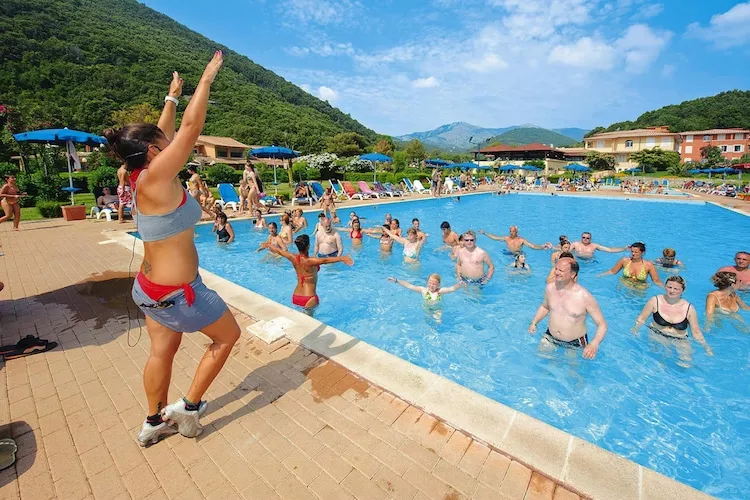 TH Holiday resort Ortano Mare Village & Residence Rio Marina-Bilo 5 Le Ville-1 piano balcone-Pool