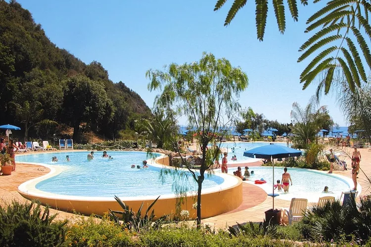 TH Holiday resort Ortano Mare Village & Residence Rio Marina-Bilo 5 Le Ville-1 piano balcone-Pool
