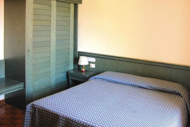 TH Holiday resort Ortano Mare Village & Residence Rio Marina-Bilo 5 Le Ville-1 piano balcone-Bedroom