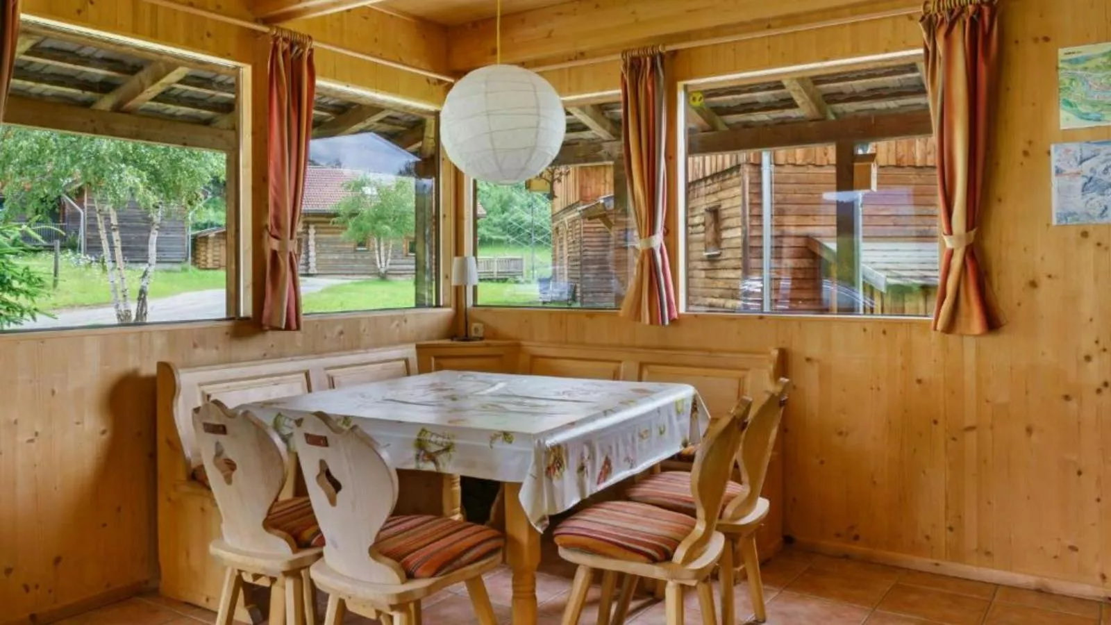 Bojahouse-Dining room