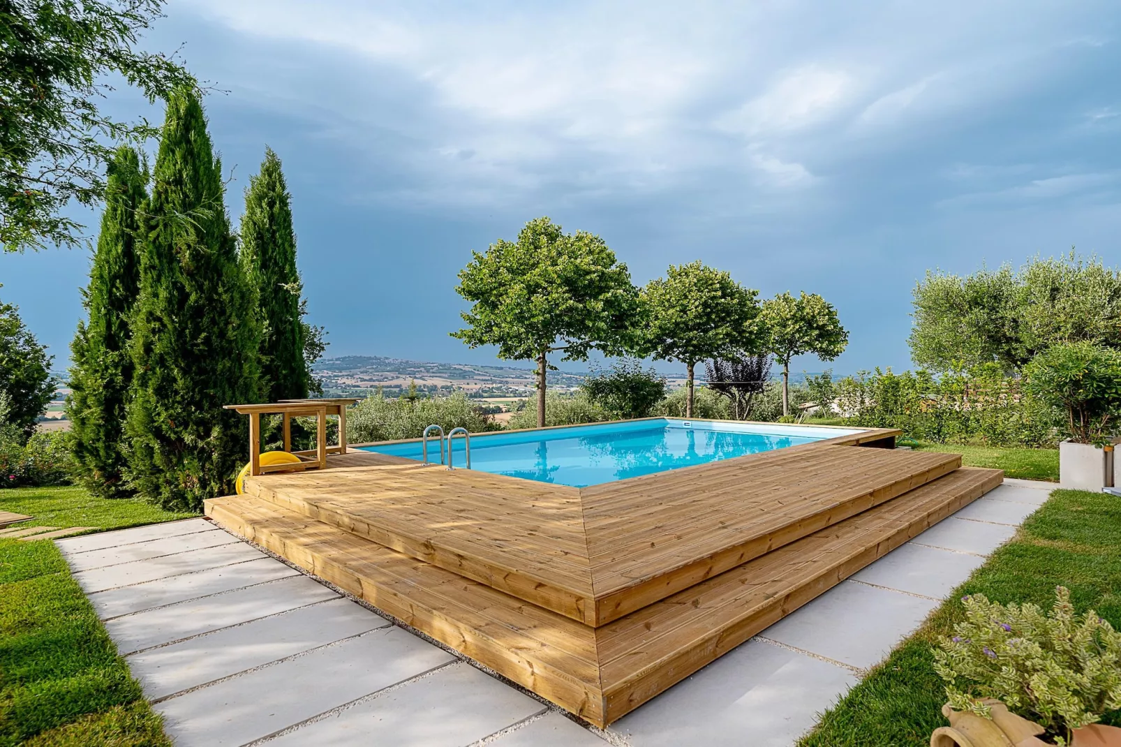 Infiniti Colli 6 pax-Pool