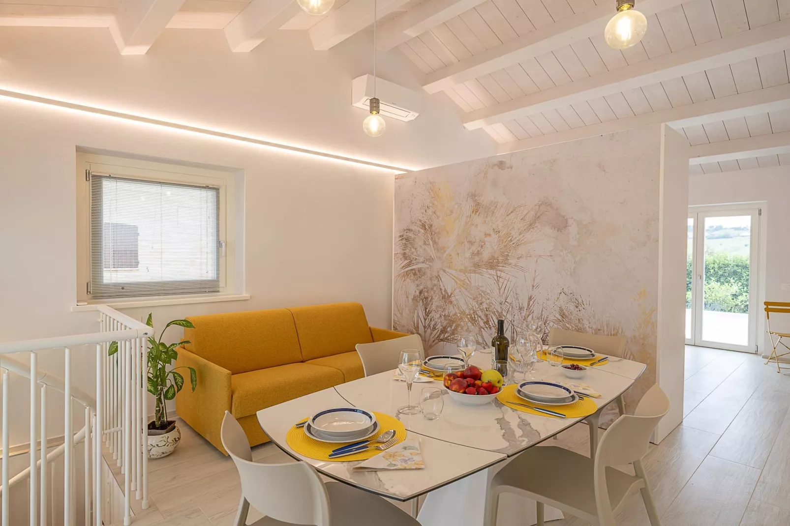 Infiniti Colli 6 pax-Living room