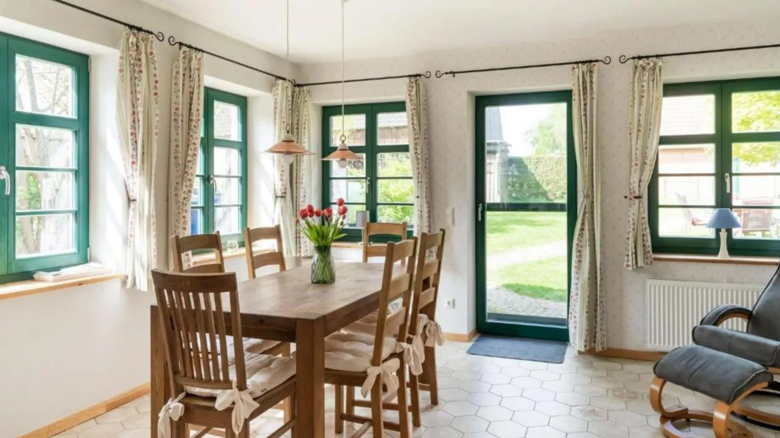 Alma-Dining room