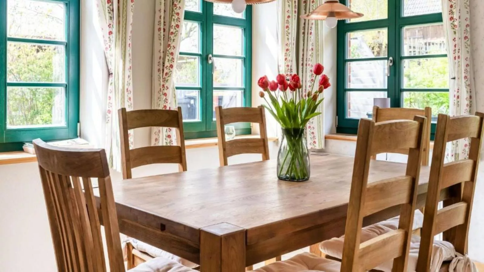 Alma-Dining room