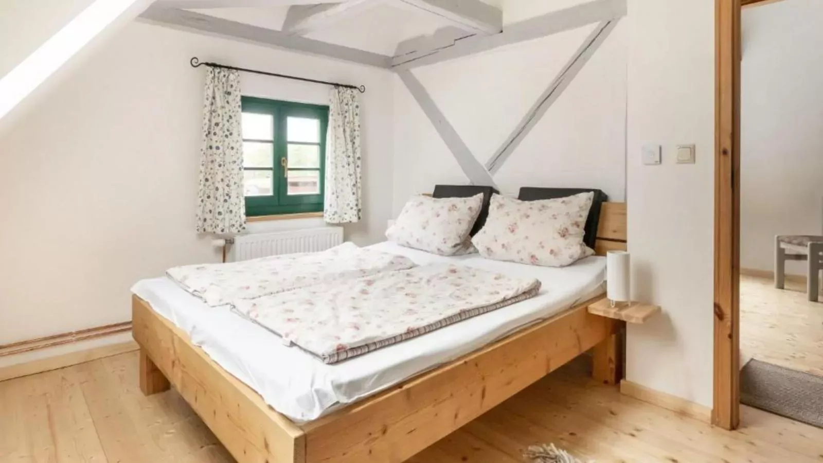 Alma-Bedroom