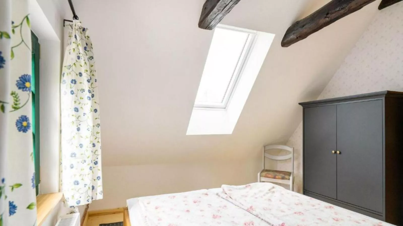 Alma-Bedroom