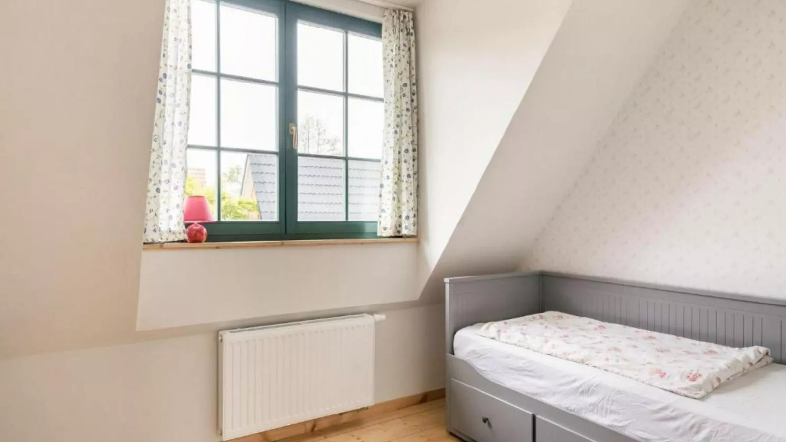 Alma-Bedroom