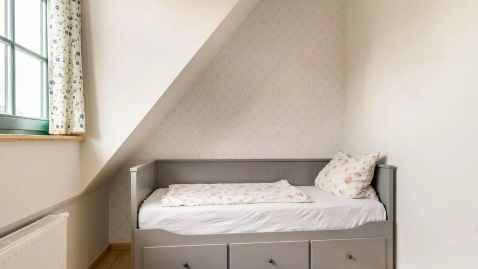 Alma-Bedroom