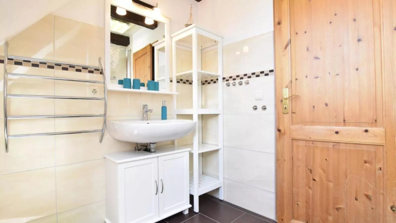 Greta-Bathroom