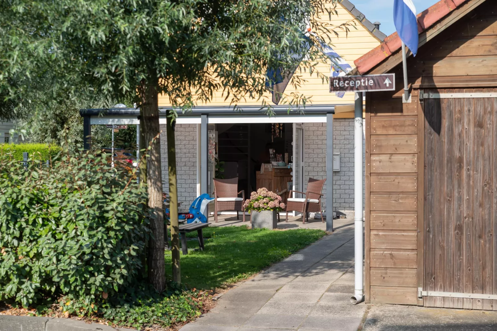 Villapark De Oesterbaai 91-Gärten Sommer