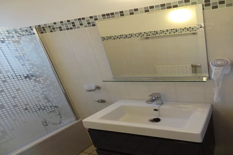 Villapark De Oesterbaai 92-Salle de bain