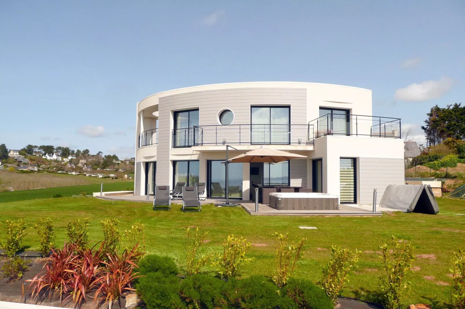 Premium-Ferienvilla mit Jacuzzi 180° Panorama-Meerblick Telgruc-sur-Mer-Exterior summer