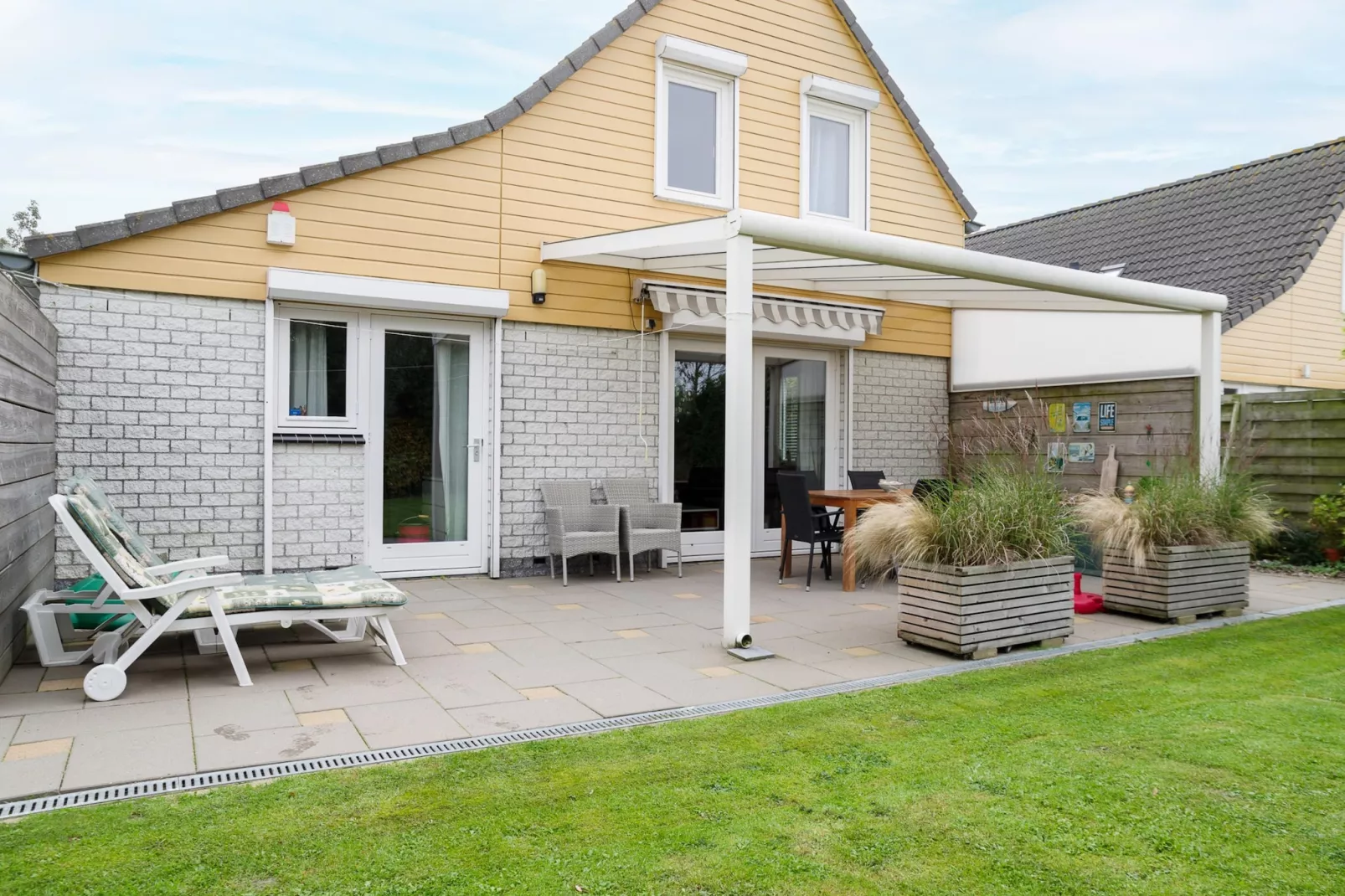 Villapark De Oesterbaai 117-Terrace balcony