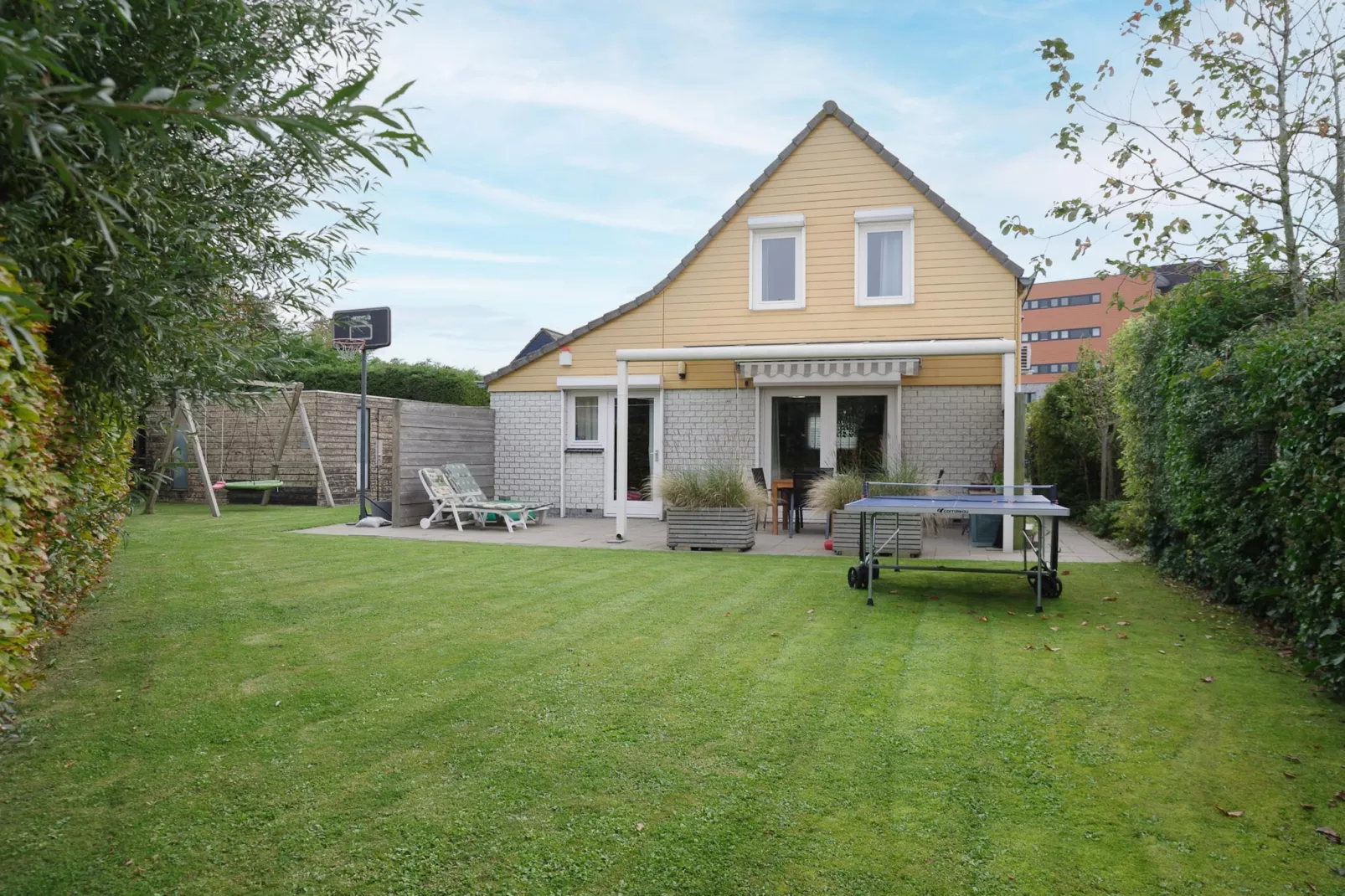 Villapark De Oesterbaai 117-Gardens summer