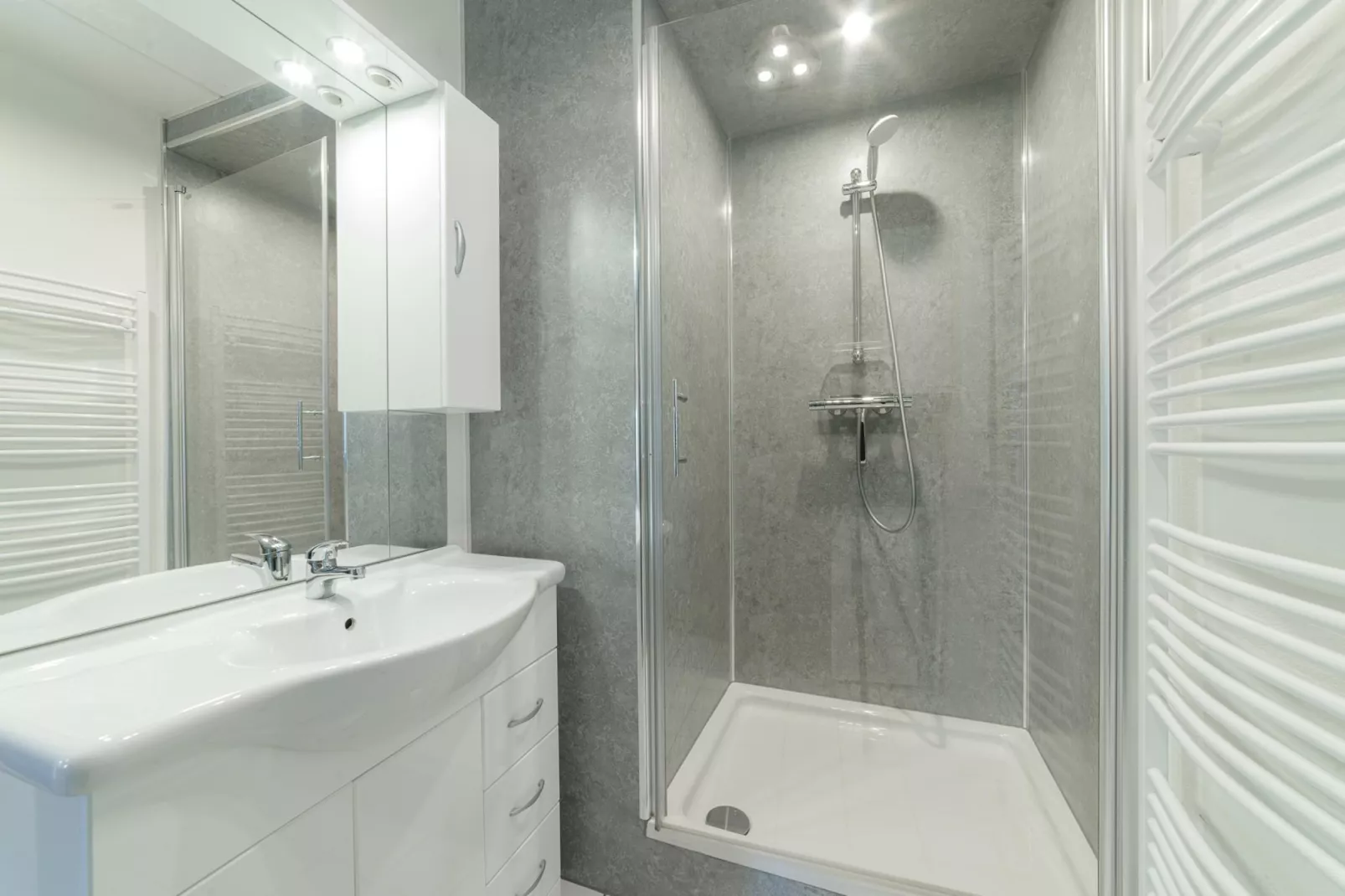 Villapark De Oesterbaai 137-Bathroom