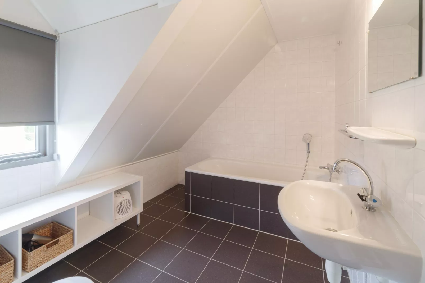 Villapark De Oesterbaai 137-Bathroom