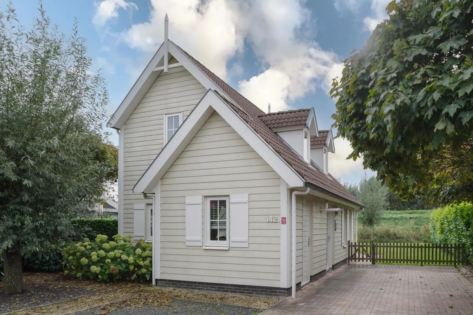 Villapark De Oesterbaai 142-Außenbereich Sommer