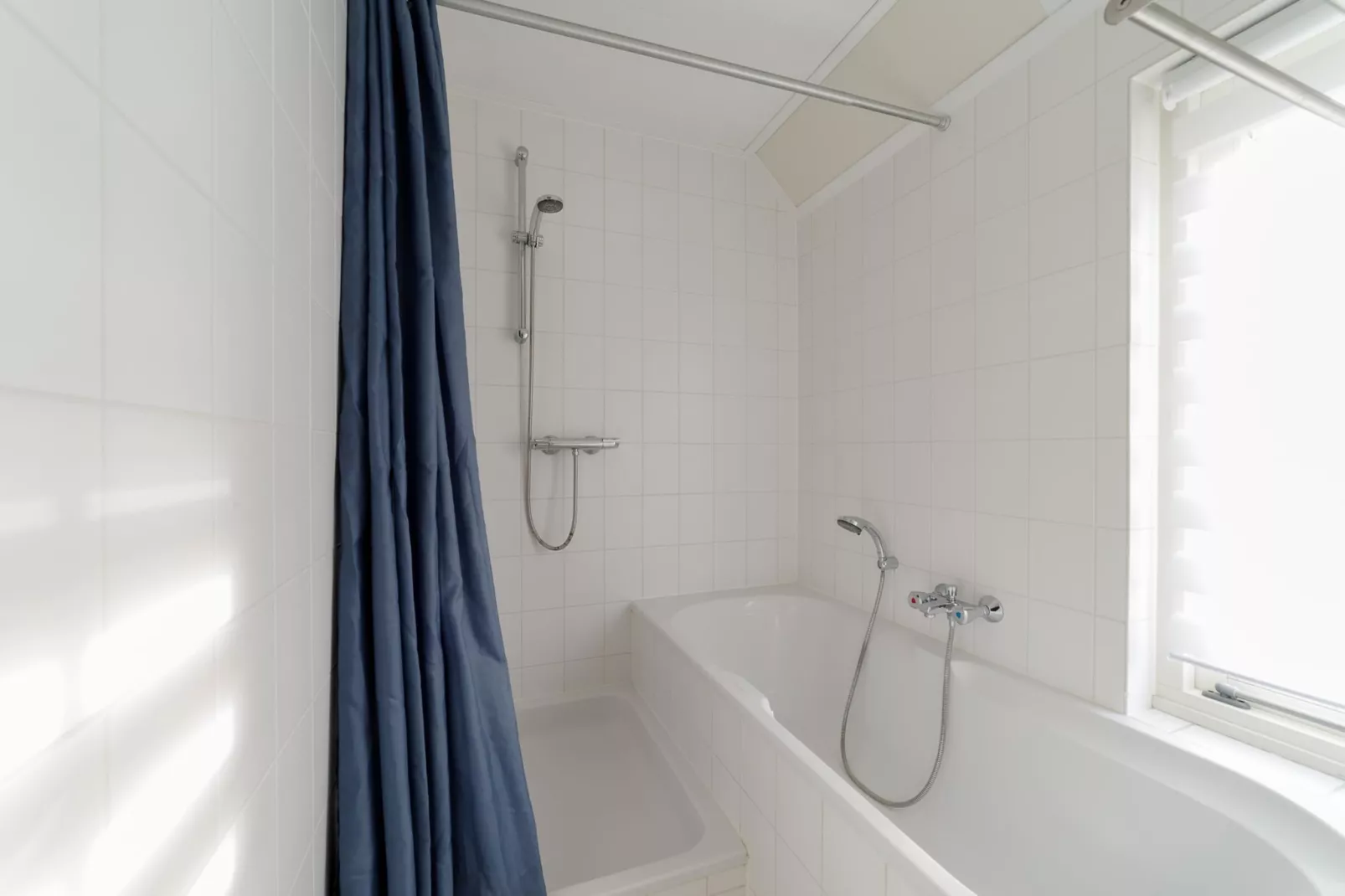 Villapark De Oesterbaai 142-Badezimmer