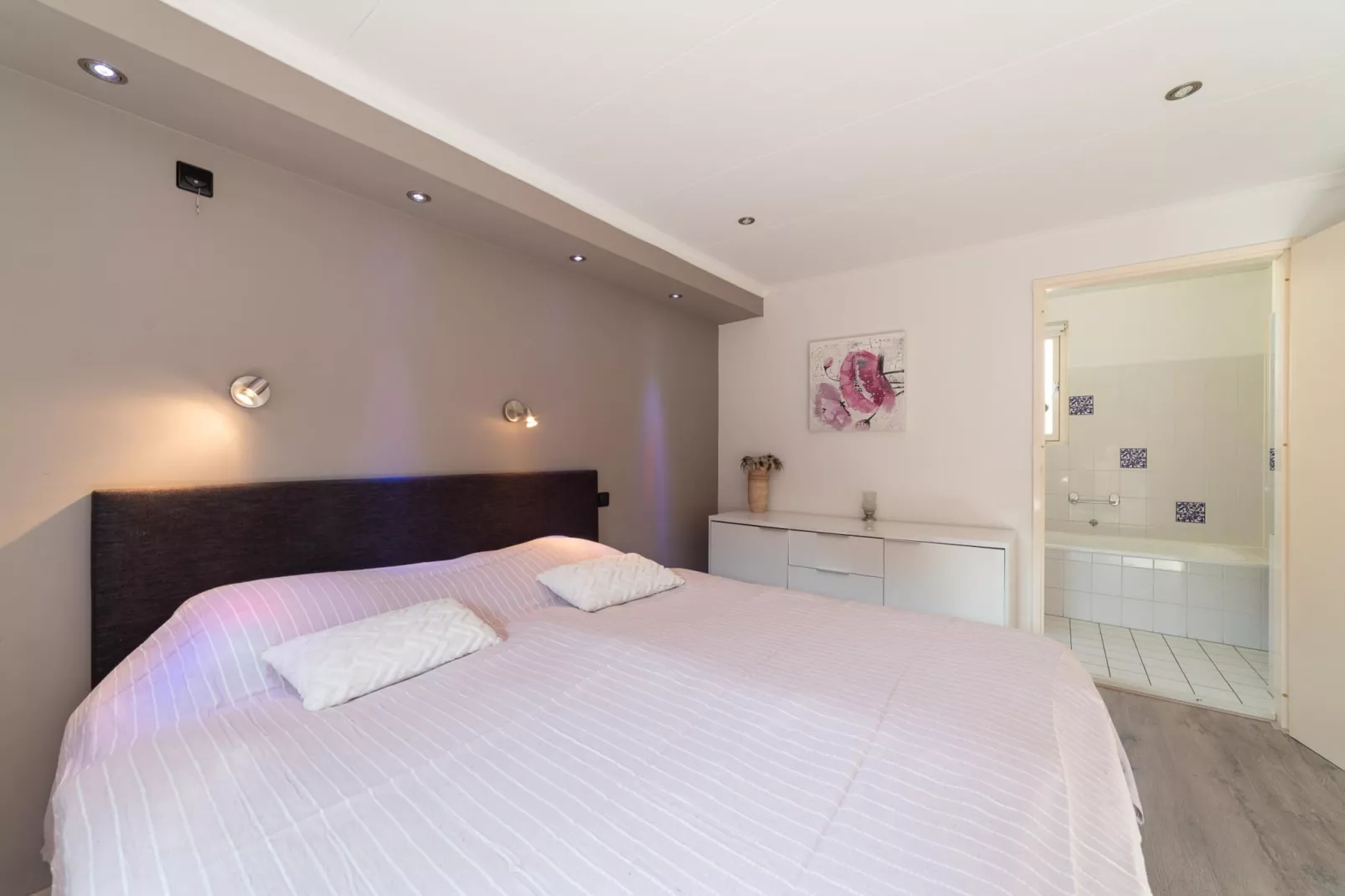 Villapark De Oesterbaai 26-Chambre