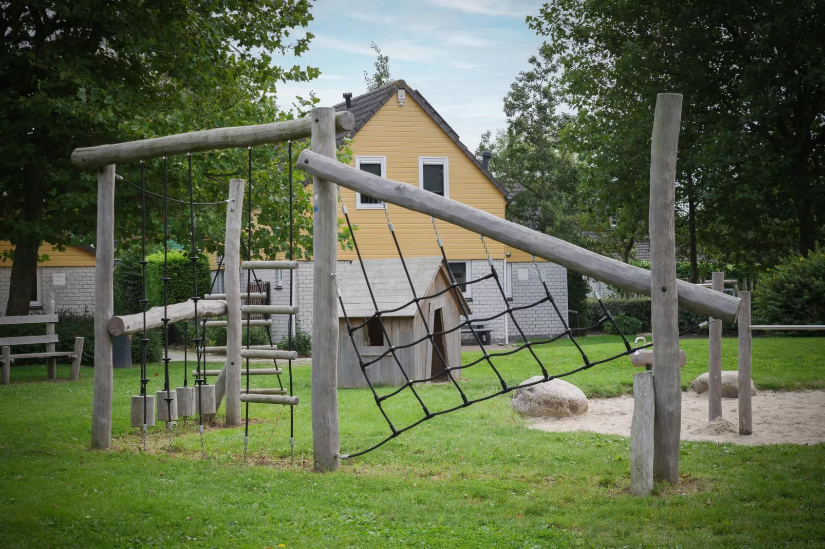 Villapark De Oesterbaai 27-Gardens summer
