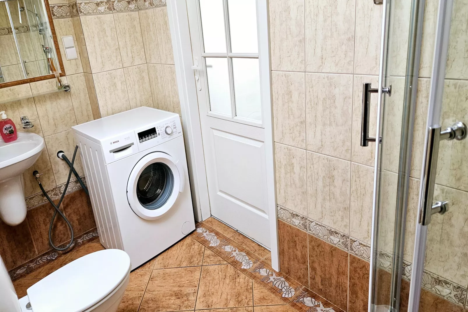 Dom z basenem dla 8 osób Kołczewo-Bathroom