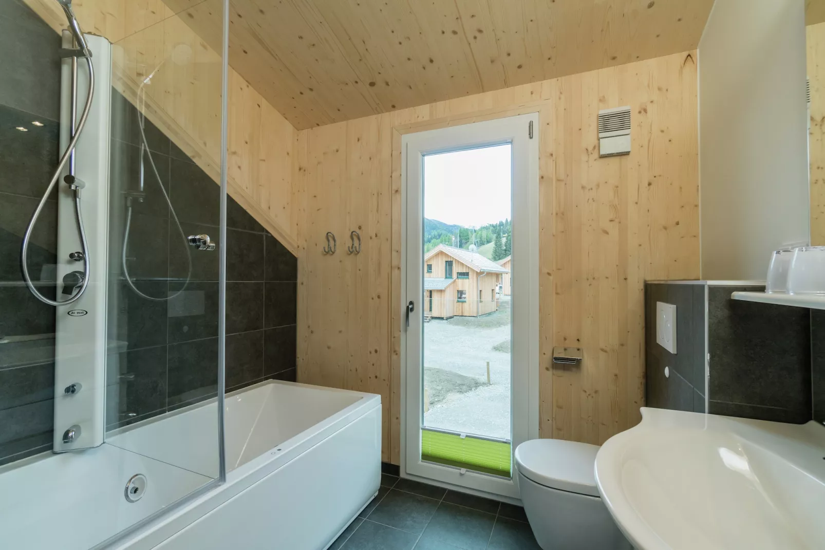 Kreischberg Chalet 33-Bathroom