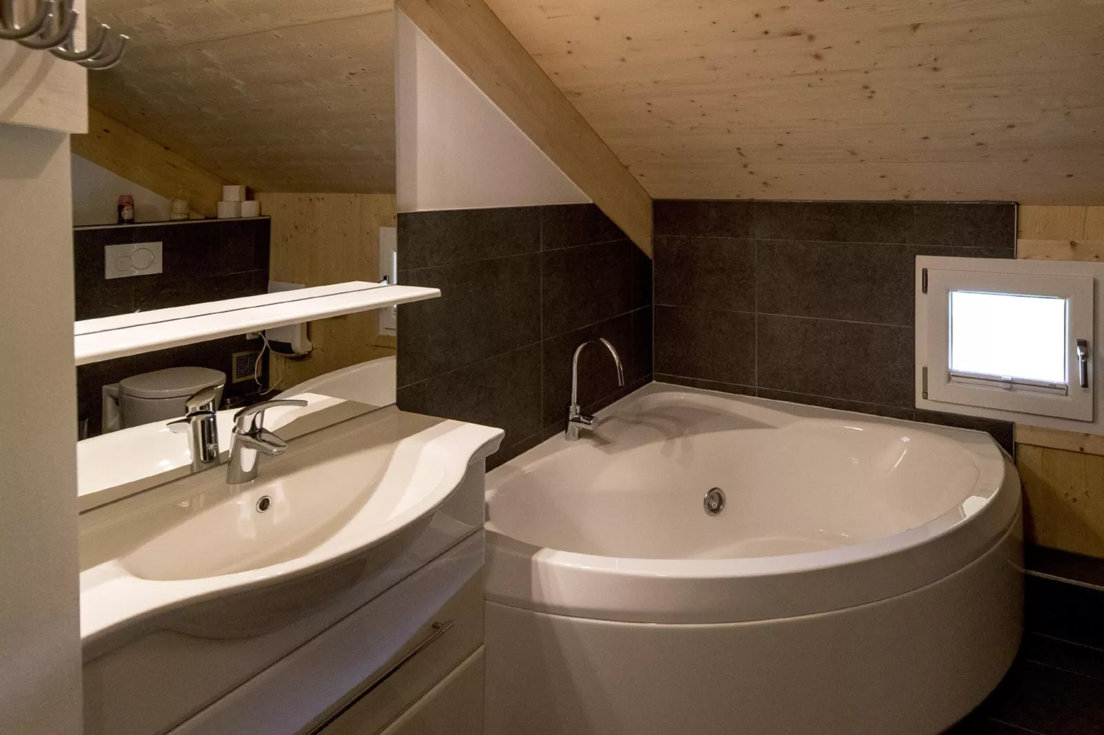 Kreischberg Chalets 66-Bathroom