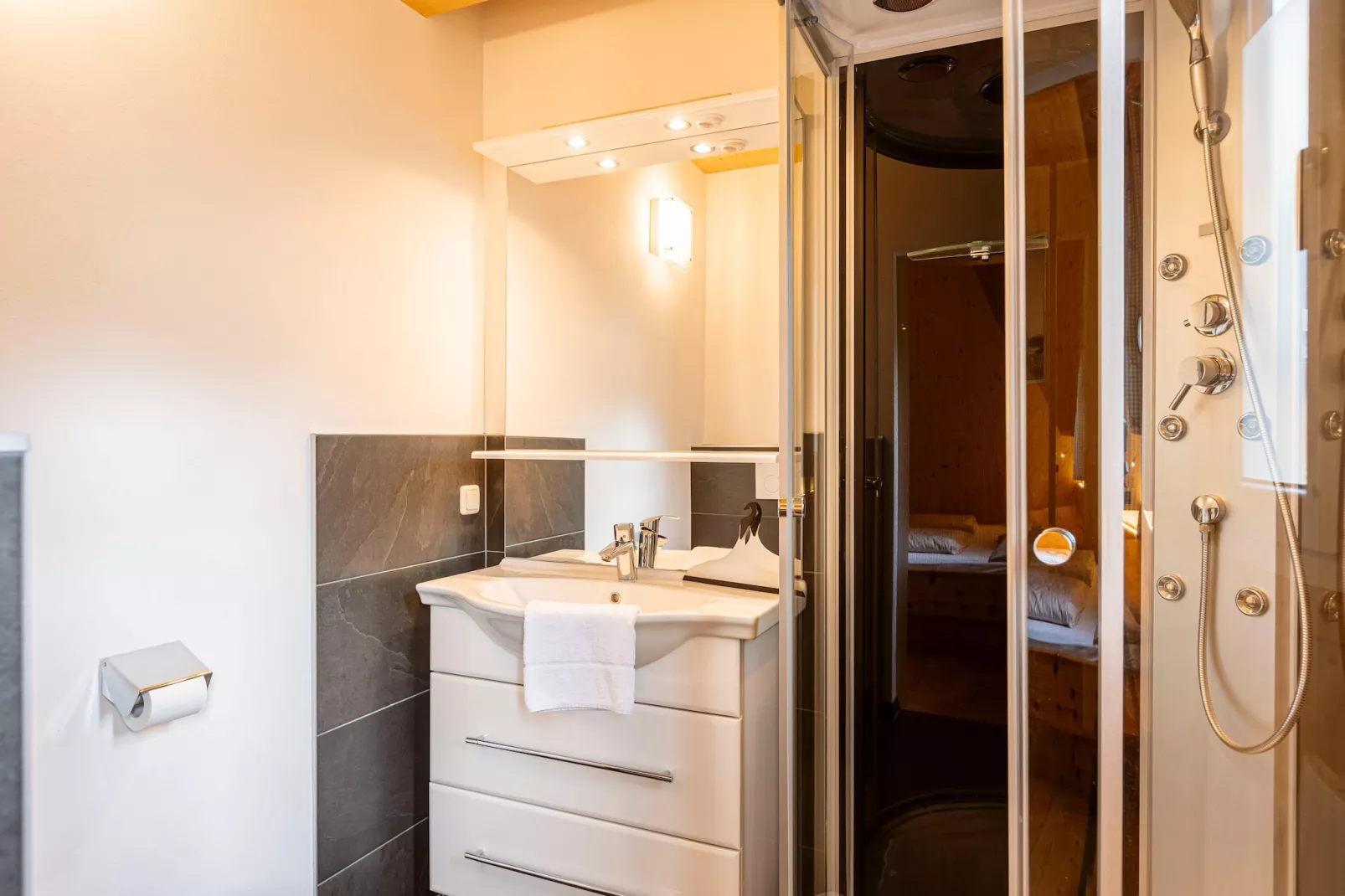 Kreischberg Chalets 26-Bathroom
