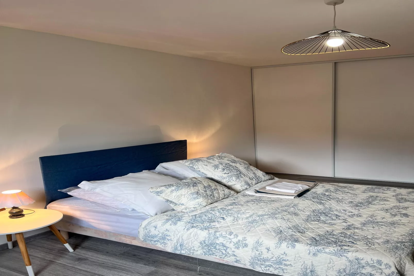 Le Phenix-Bedroom