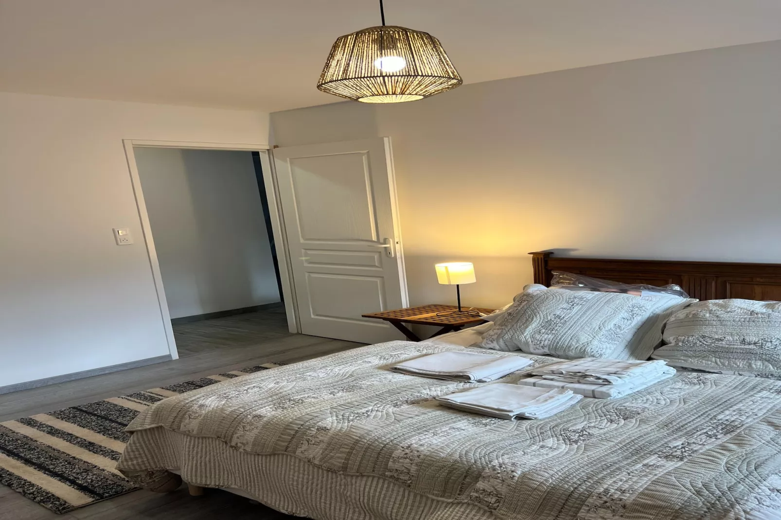 Le Phenix-Bedroom