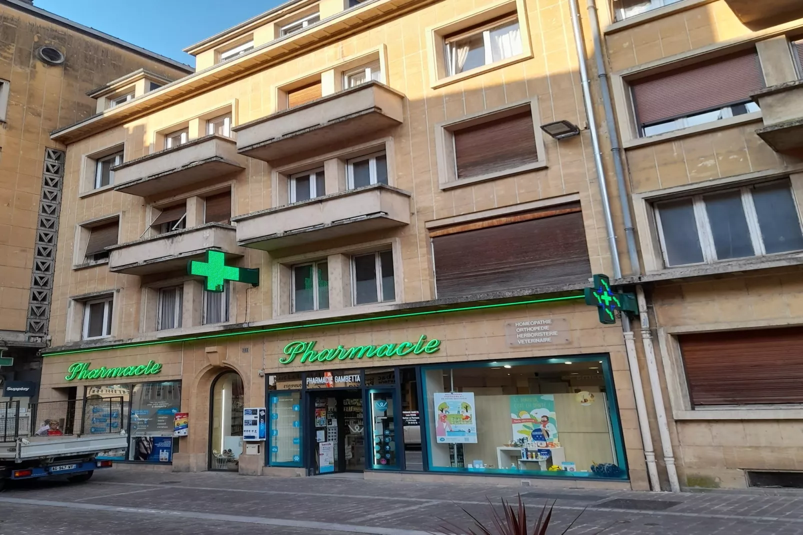 Le Phenix-Exterior summer