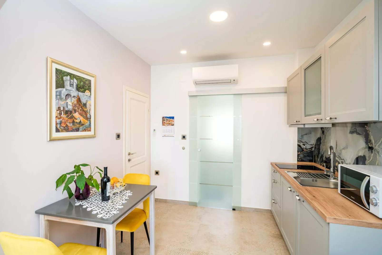 Apartment Villa Palma- Studio Apartment with Balcony and Sea View (Studio apartman 1)-Dining room