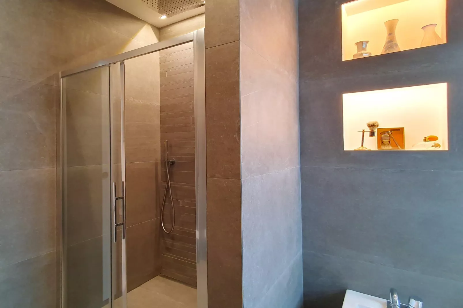 PAR 021-Bathroom