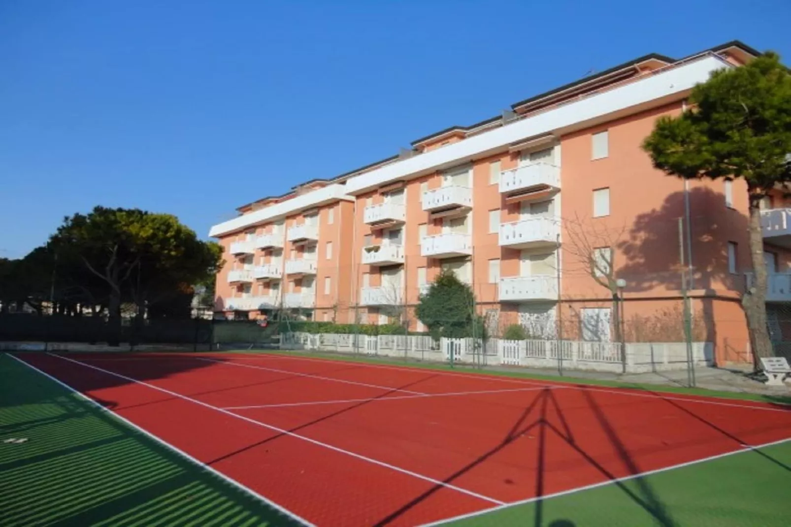 Ghirlandina 5B-Facilities