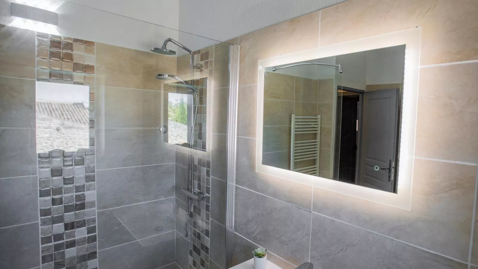 Lécurie-Bathroom
