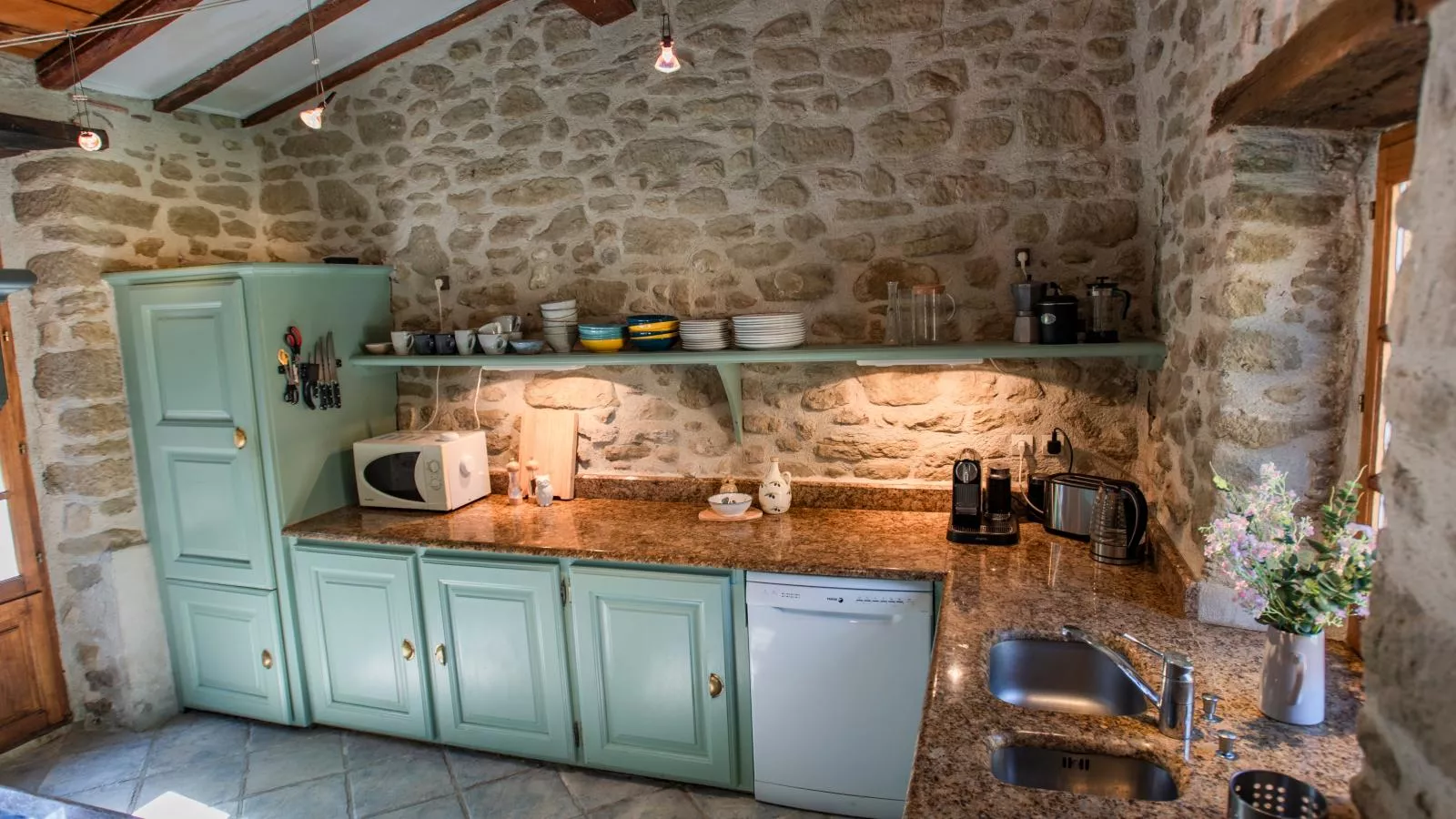 Le Pigeonnier de Villefloure-Kitchen