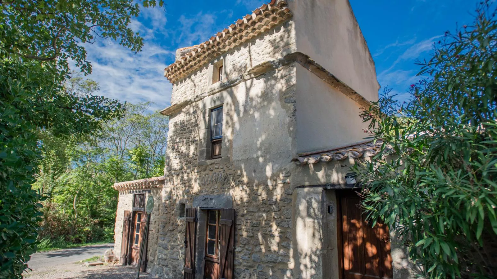 Le Pigeonnier de Villefloure-Exterior summer