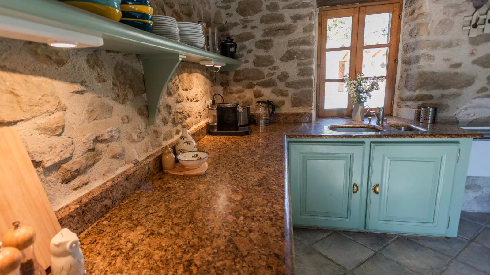 Le Pigeonnier de Villefloure-Kitchen